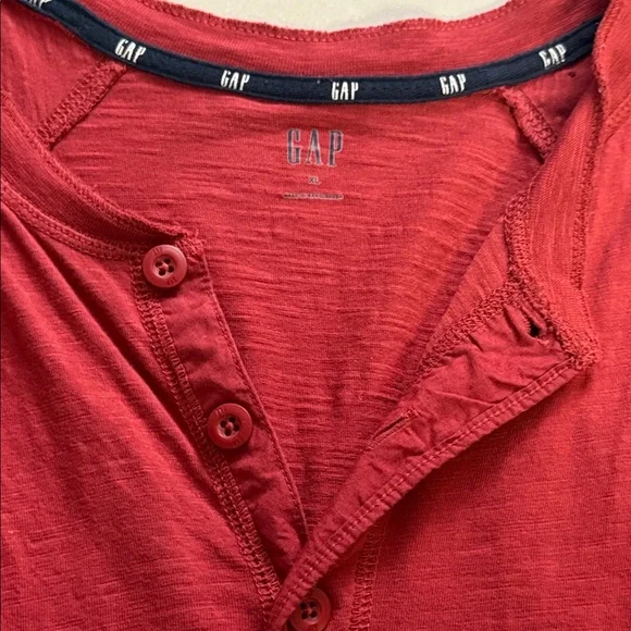 GAP Men's Long Sleeve Red Henley Shirt 🐯 - Picture 4 of 12